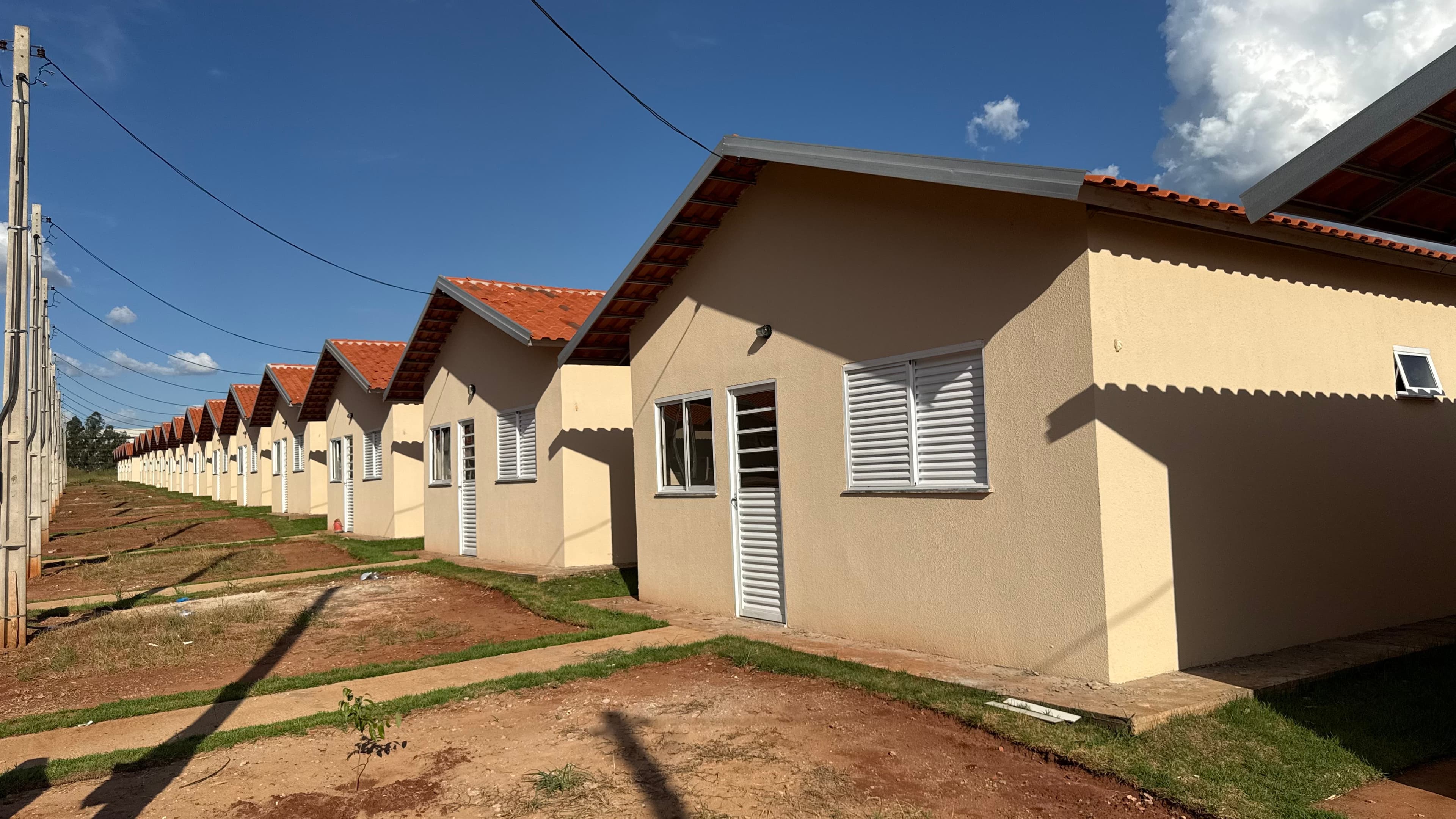 Prefeitura de Caarapó entrega 50 casas populares e investe mais de R$ 4,5 milhões em moradia digna