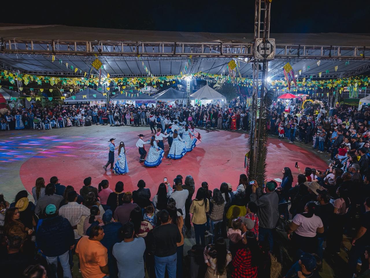 Arraiá Cultural 2026 reúne milhares de pessoas e resgata tradição histórica em Caarapó