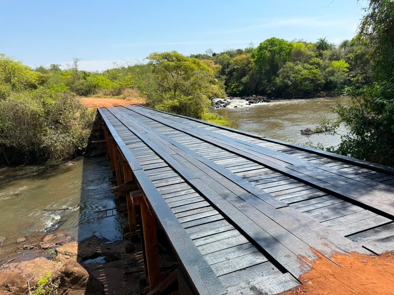 Prefeitura de Caarapó fortalece a infraestrutura rural com a reforma de sete pontes em diferentes regiões do município.